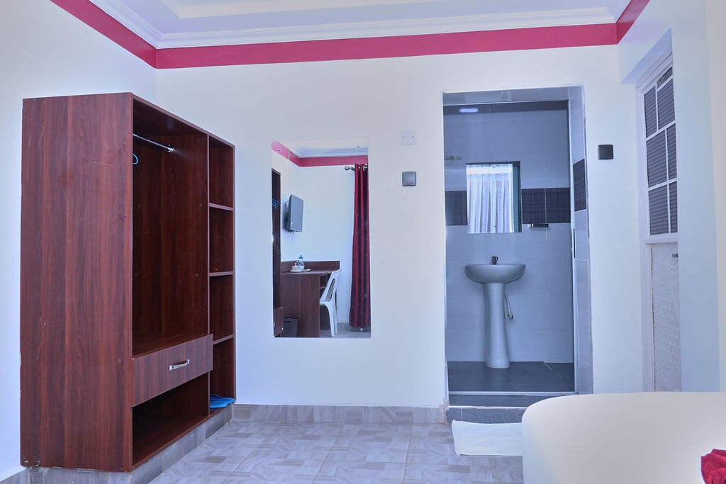 South Woods Accommodation – Spacious Private Room In Naivasha